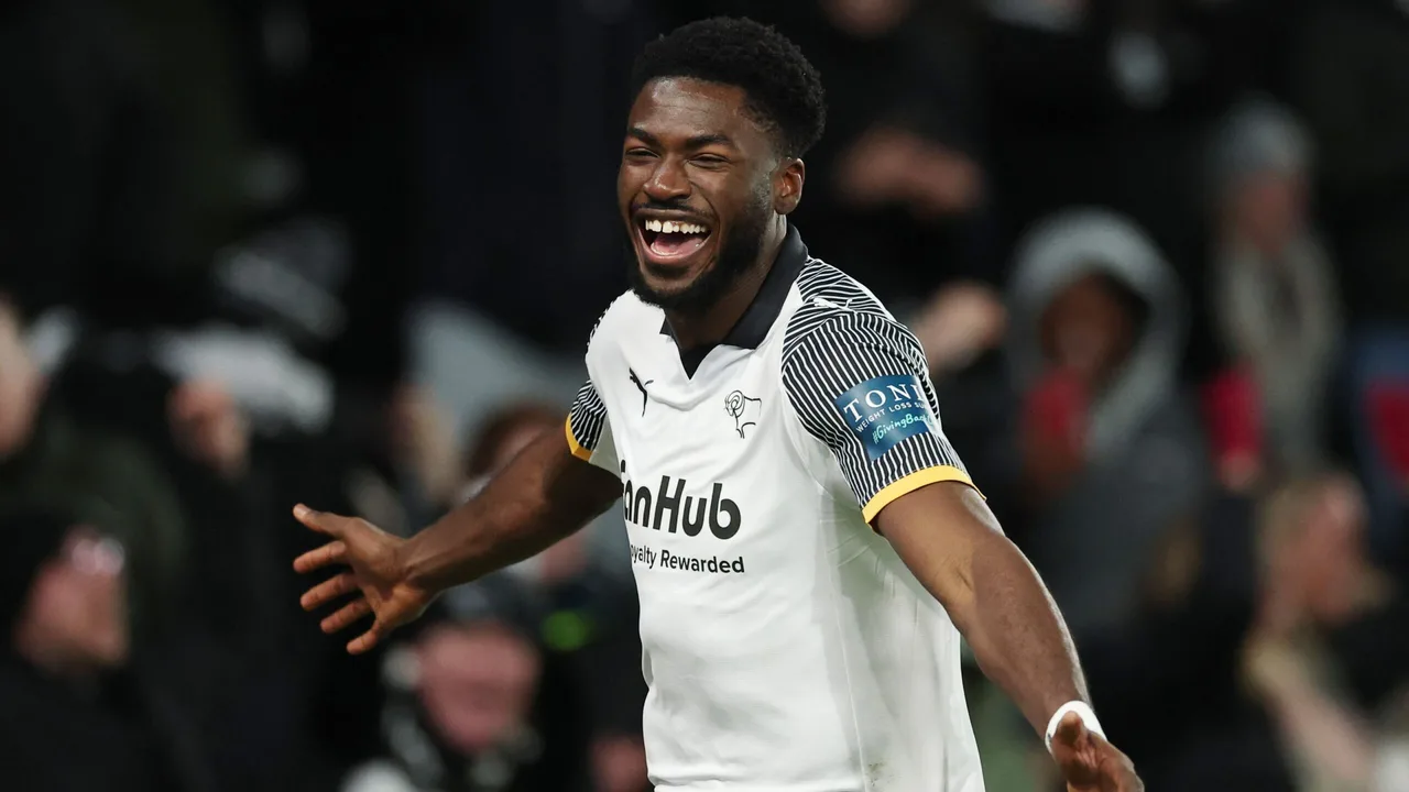 منافس ليدز يونايتد يدخل سباق التعاقد مع المهاجم الأمريكي باتريك أجيمانغ المتألق